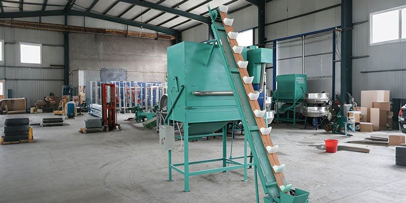 Cooling and packaging process for fresh animal feed pellets from production line