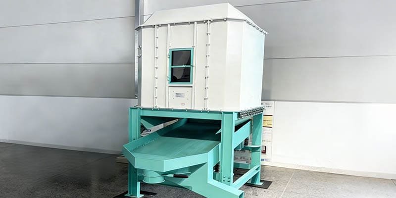 a counterflow cooler with a vibrating screen attached at the bottom